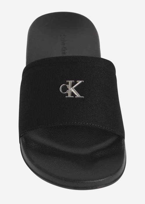 Calvin Klein basseiniplätud