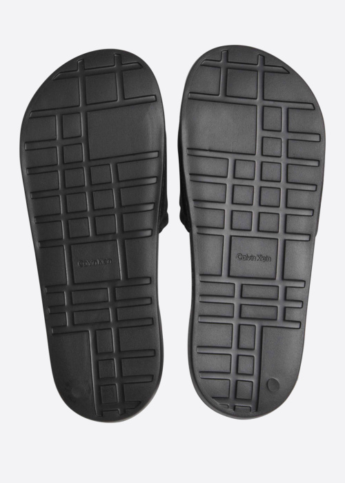 Calvin Klein basseiniplätud