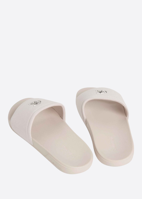 Calvin Klein basseiniplätud