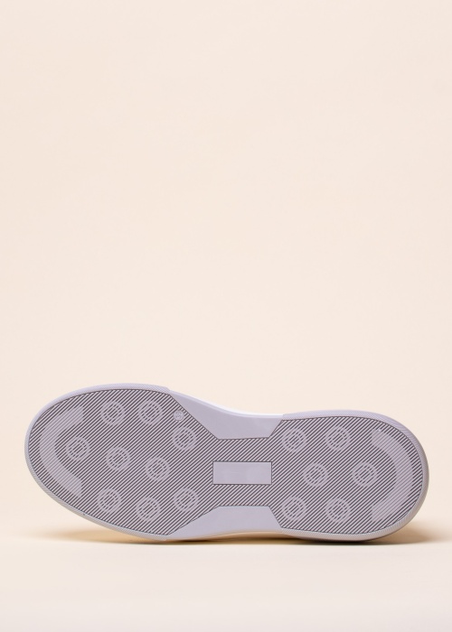 Pavement tennised Boo