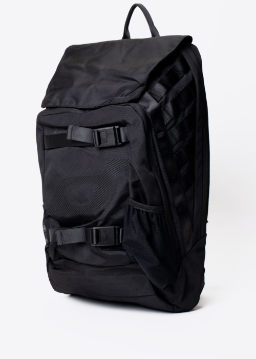 Diverse seljakott Trian