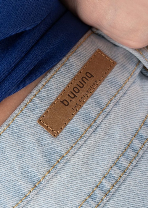 b.young teksapüksid