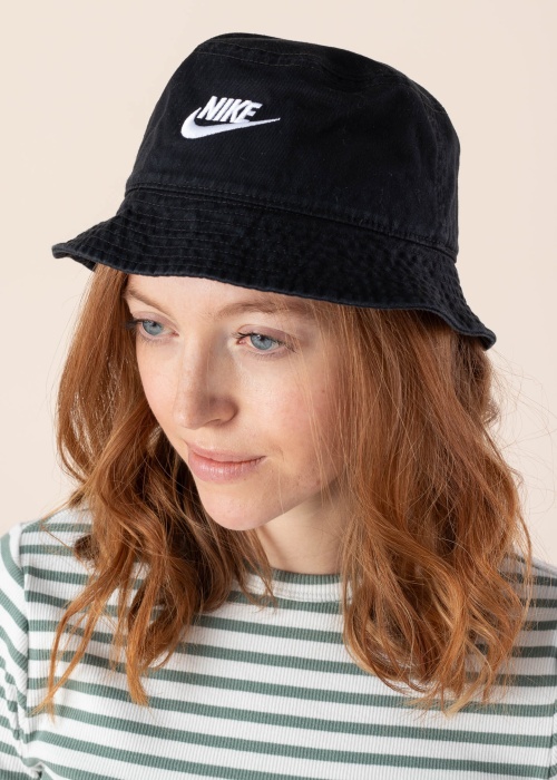 Весенне-осенняя шапка Nike