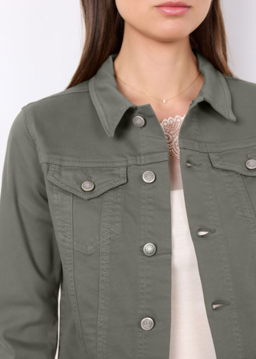 Soyaconcept teksatagi Erna