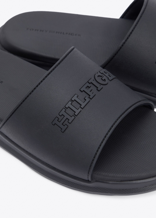 Tommy Hilfiger basseiniplätud