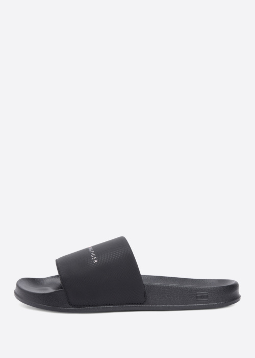 Tommy Hilfiger basseiniplätud