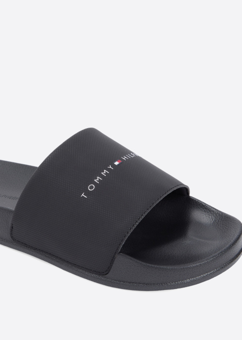 Tommy Hilfiger basseiniplätud