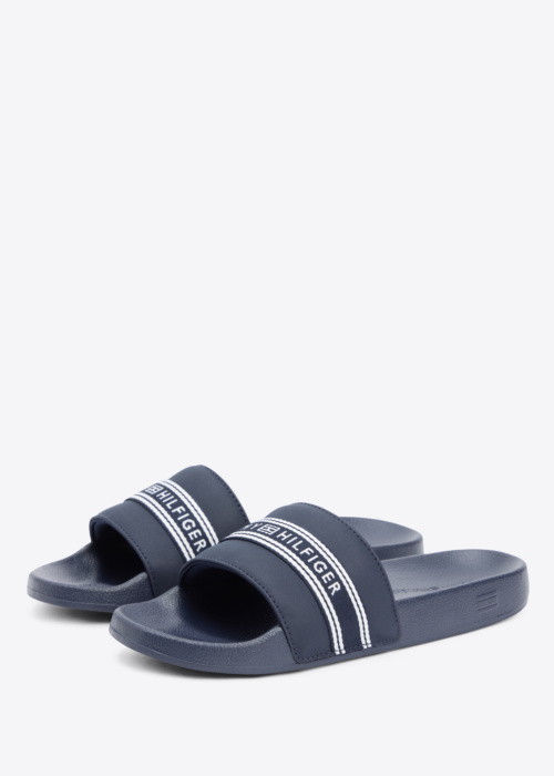 Tommy Hilfiger basseiniplätud