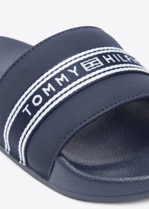 Tommy Hilfiger basseiniplätud