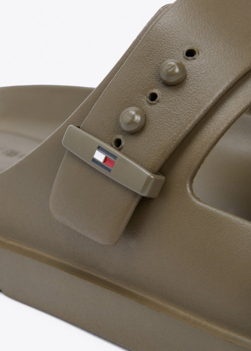 Tommy Hilfiger basseiniplätud