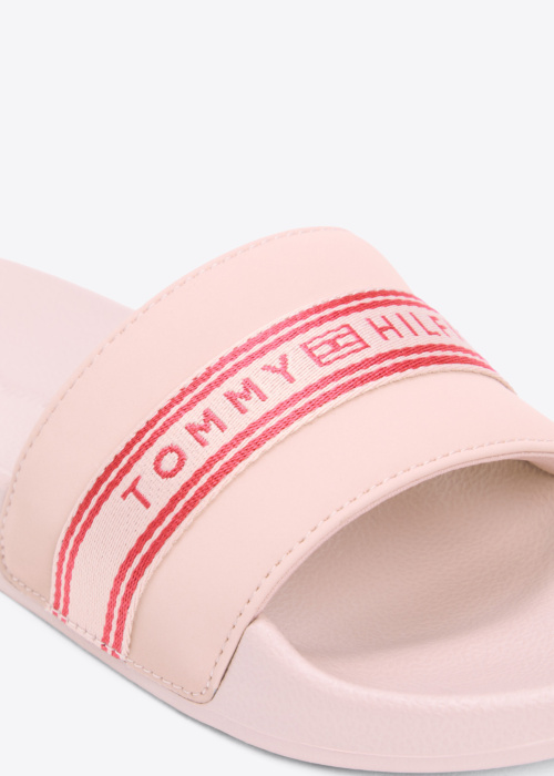 Tommy Hilfiger basseiniplätud