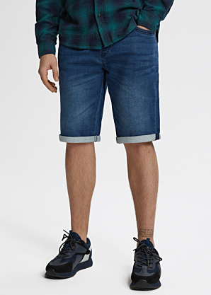 Diverse lühikesed teksapüksid