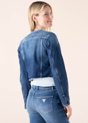 Guess teksatagi Layla