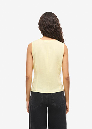 Noisy May vest Leilani