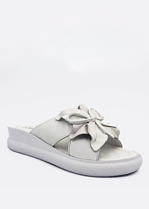 Loretta Vitale kingad