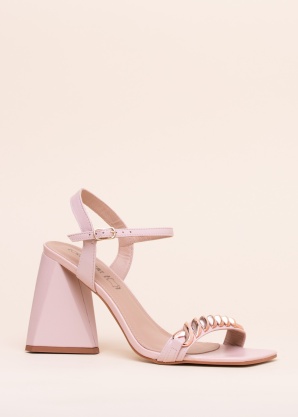 Loretta Vitale kingad