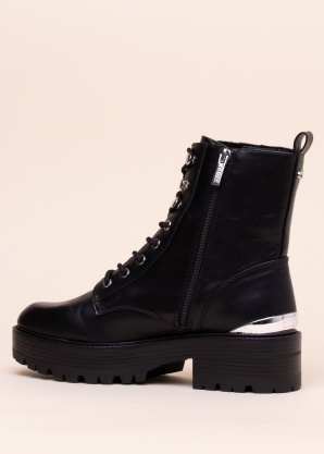 Guess poolsaapad Fearne