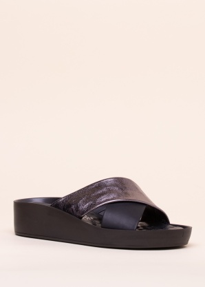 Loretta Vitale kingad