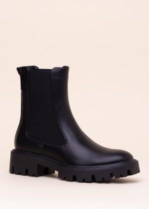 Only poolsaapad Betty-1