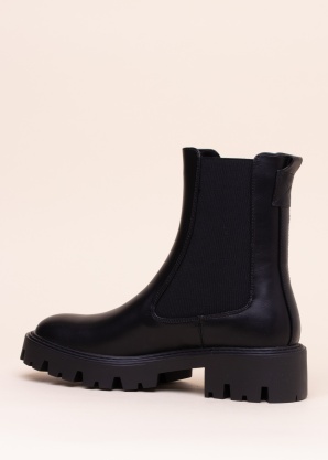 Only poolsaapad Betty-1