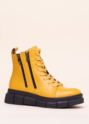 Loretta Vitale poolsaapad