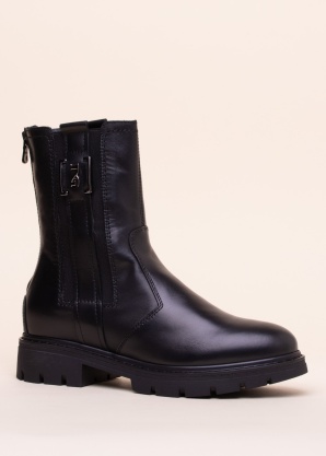 NeroGiardini poolsaapad