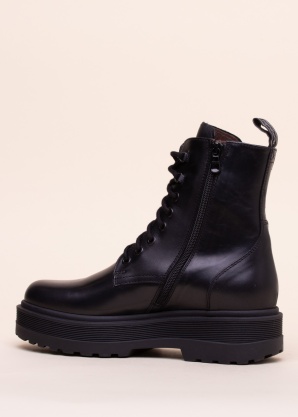 NeroGiardini poolsaapad