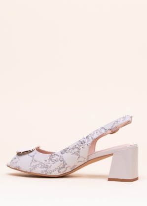 Loretta Vitale kingad