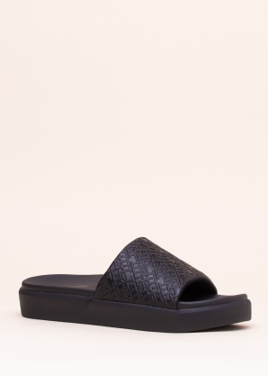 Tommy Hilfiger basseiniplätud