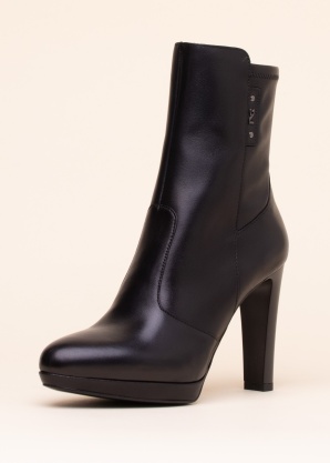 NeroGiardini poolsaapad