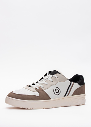 Bugatti tennised Mackay