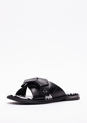 Loretta Vitale kingad