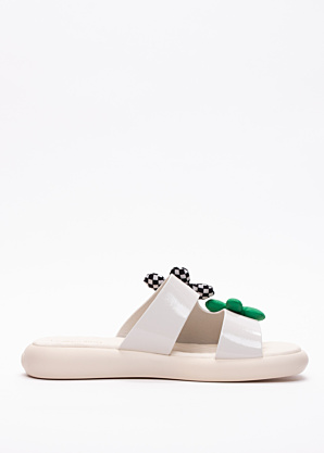 Loretta Vitale kingad