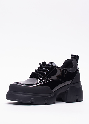 Loretta Vitale kingad