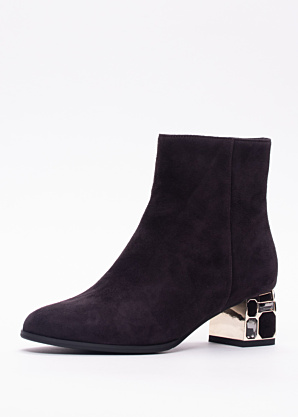 Loretta Vitale poolsaapad