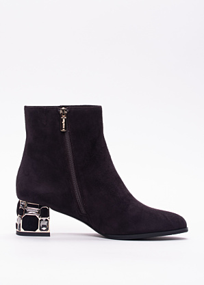 Loretta Vitale poolsaapad