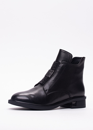 Loretta Vitale poolsaapad