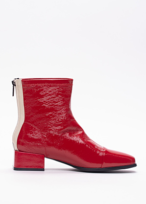 Loretta Vitale poolsaapad