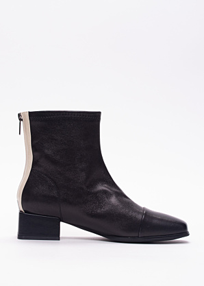 Loretta Vitale poolsaapad