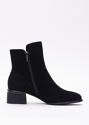 Loretta Vitale poolsaapad