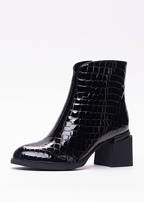 Loretta Vitale poolsaapad