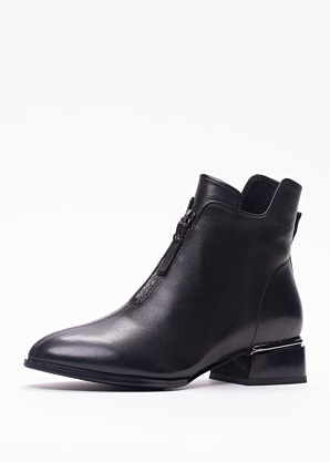 Loretta Vitale poolsaapad