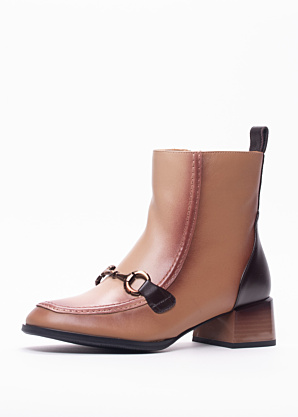 Loretta Vitale poolsaapad