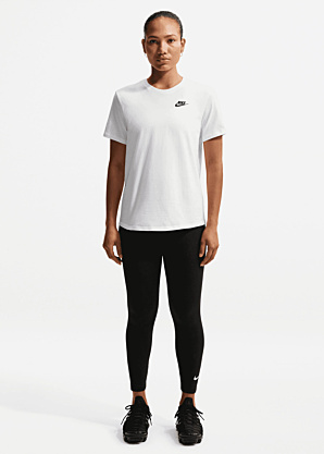 Nike T-särk Club