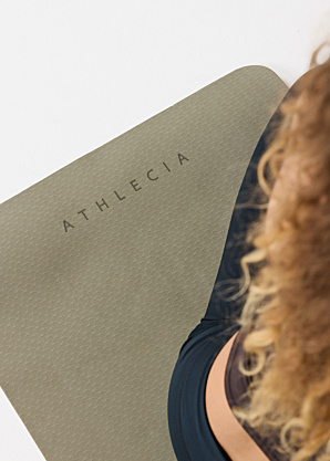 Athlecia joogamatt Kesha