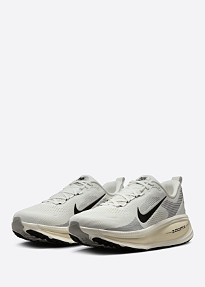 Беговые кроссовки Vomero 18 Nike