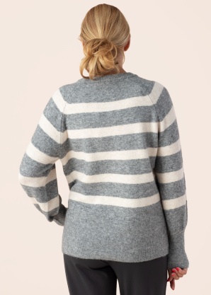 b.young kampsun Omea