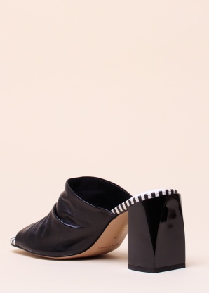 Loretta Vitale kingad