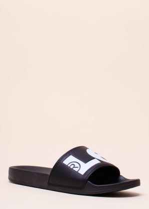 Levi's basseiniplätud June