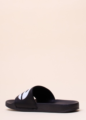 Levi's basseiniplätud June